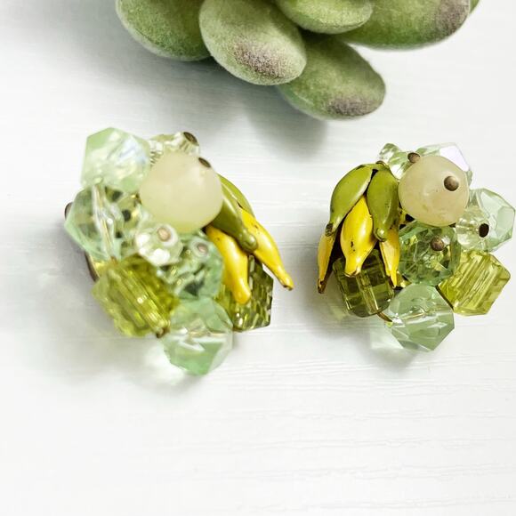 Western Germany Vintage Green Beaded Cluster Clip Earrings - Picture 8 of 10